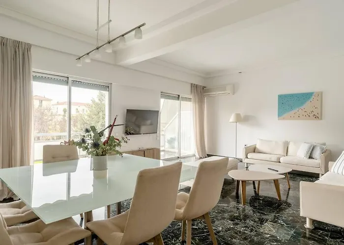 Elegant 2Bd Evelpidon