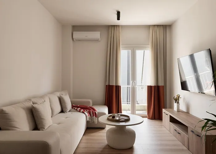 Cozy Steps Away From Acropolis And The Metro Station By Lumen Living