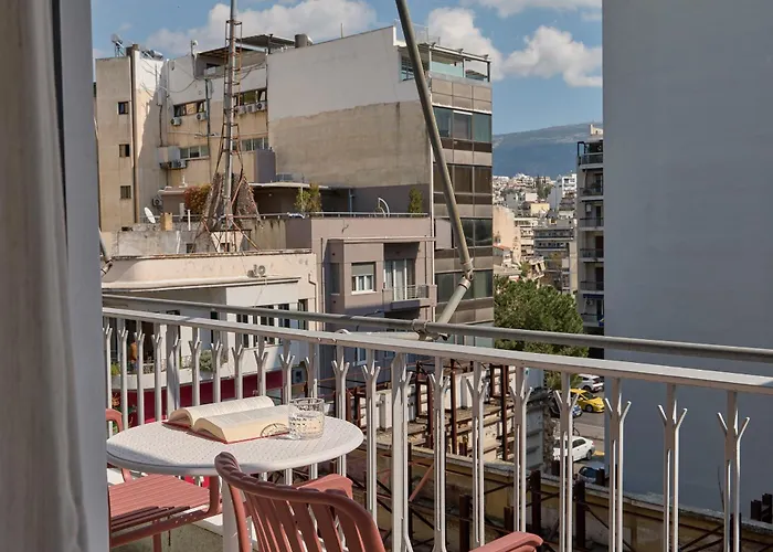 Cozy Steps Away From Acropolis And The Metro Station By Lumen Living